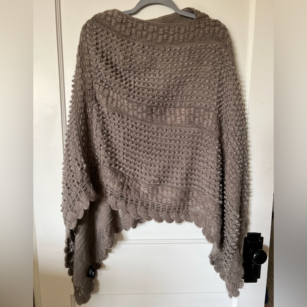Knit scalloped & metallic shawl